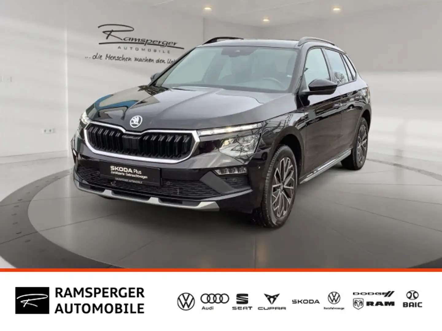 Skoda Kamiq 1.5 TSI Tour ACC Vorbe. AHK Navi Pano Kame Schwarz - 1