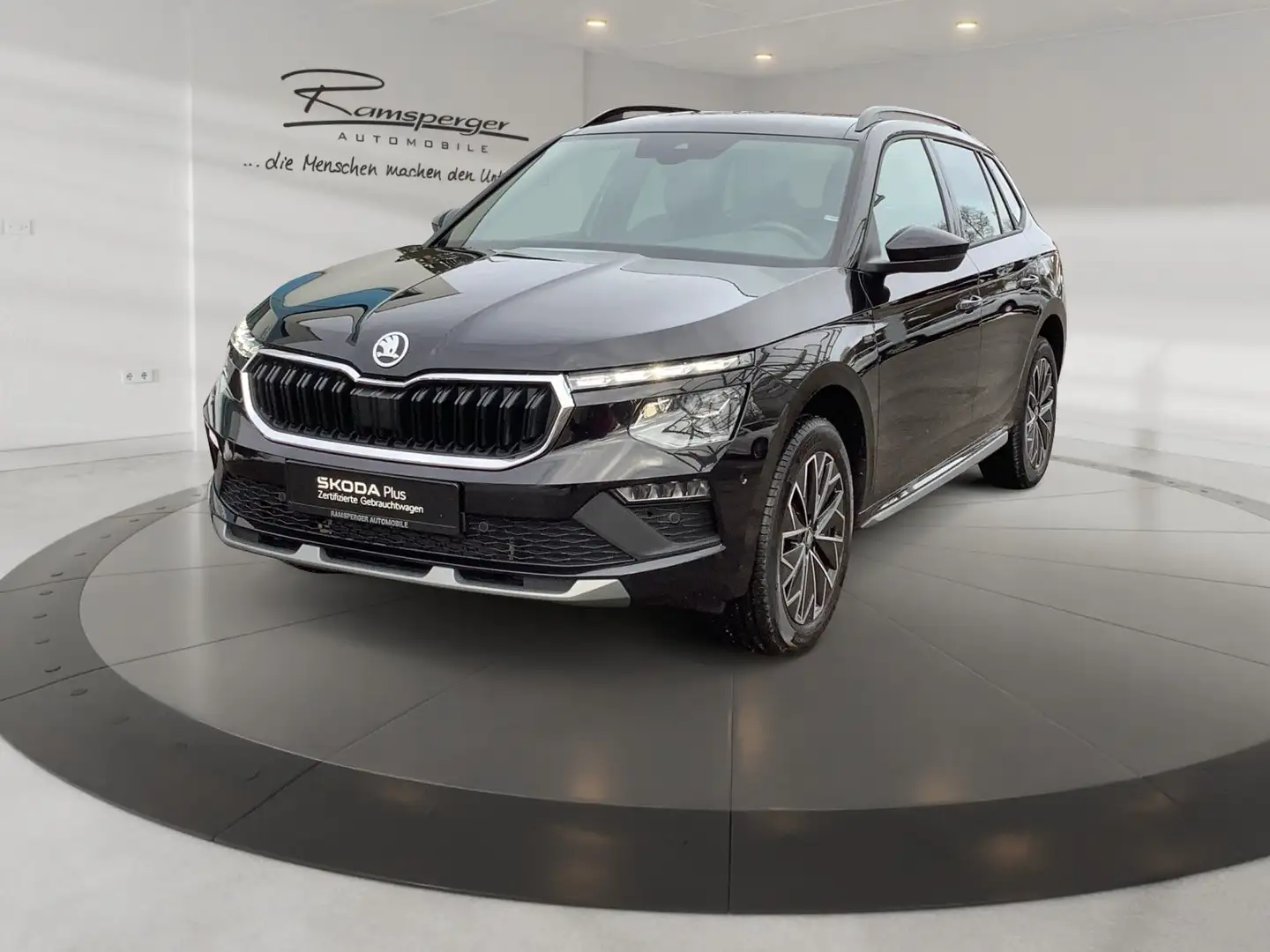 Skoda Kamiq 1.5 TSI Tour ACC Vorbe. AHK Navi Pano Kame Schwarz - 2