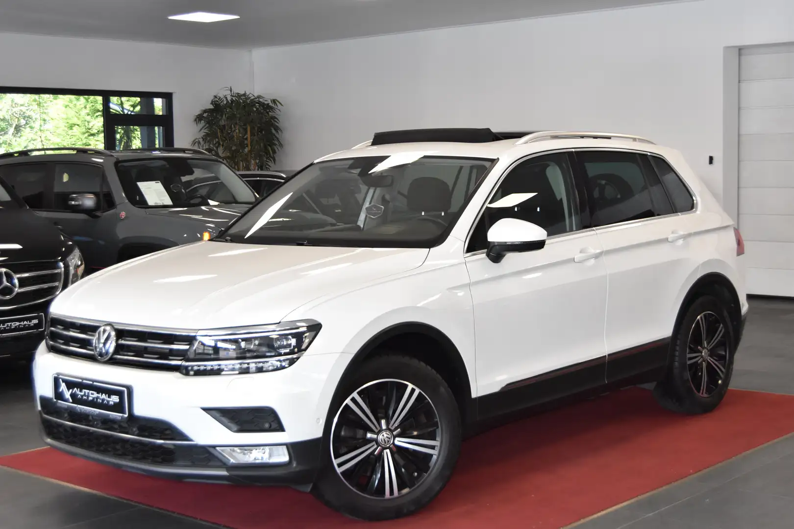 Volkswagen Tiguan Highline 4Motion~360°~DIGITAL~PANO~AHK~LED~HUD Weiß - 1