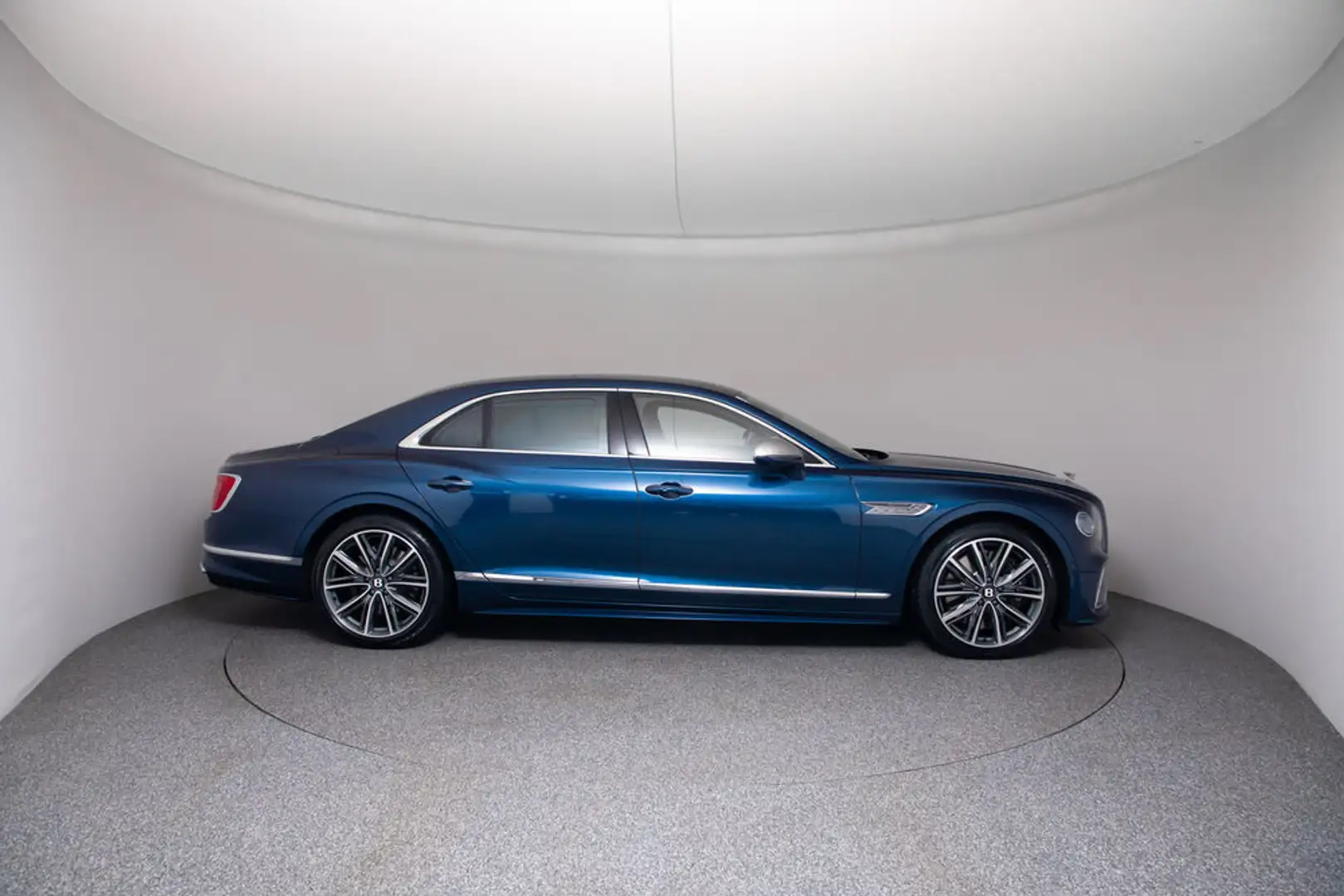 Bentley Mulliner V8 Hybrid Blau - 2
