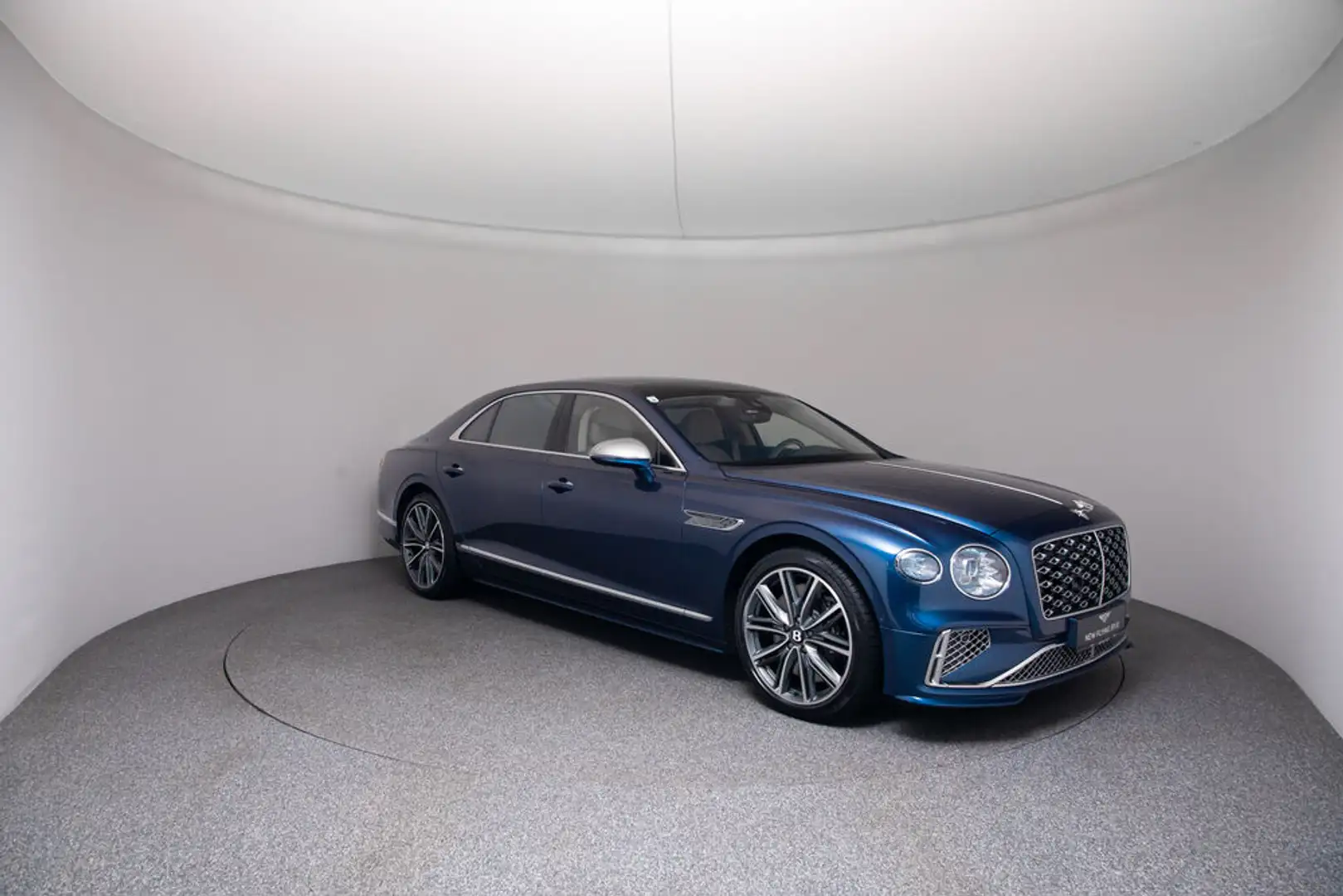 Bentley Mulliner V8 Hybrid Blauw - 1