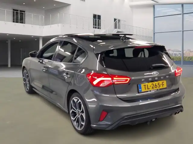 Ford Focus view 4