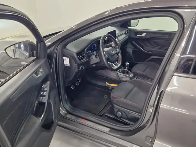 Ford Focus view 5