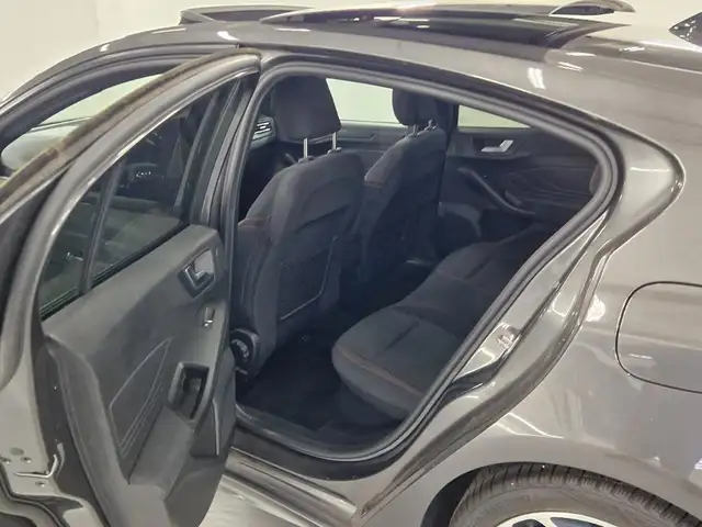 Ford Focus view 10