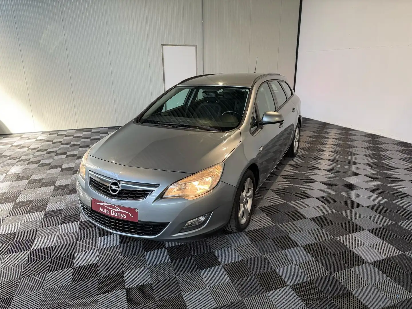 Opel Astra Sports Tourer 1.7 CDTi bj. 2012 199000km Euro 5 Grijs - 1