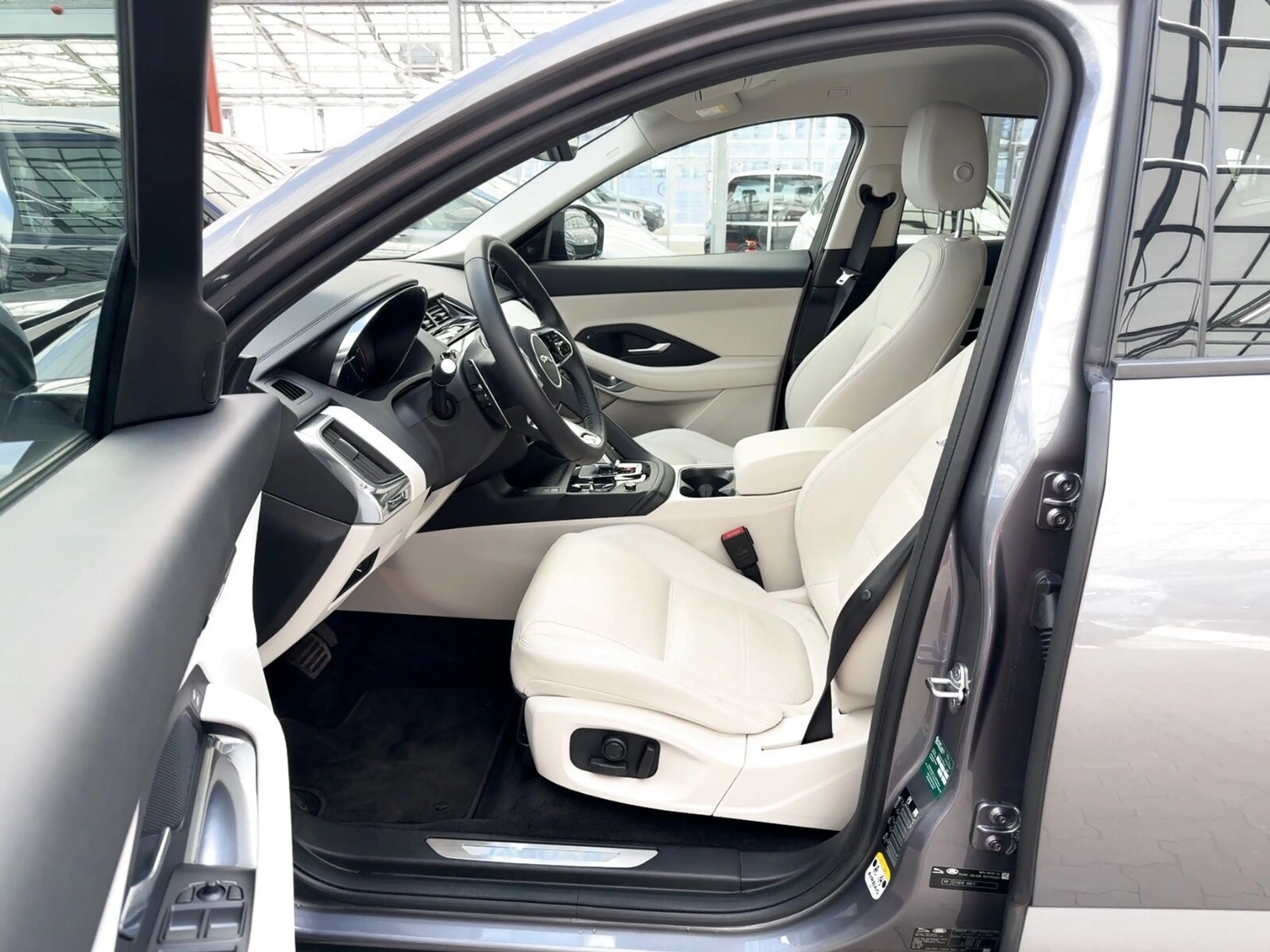 Jaguar E-Pace E-PACE D165 SE AWD  Mild-Hybrid|ACC|LED — photo 8