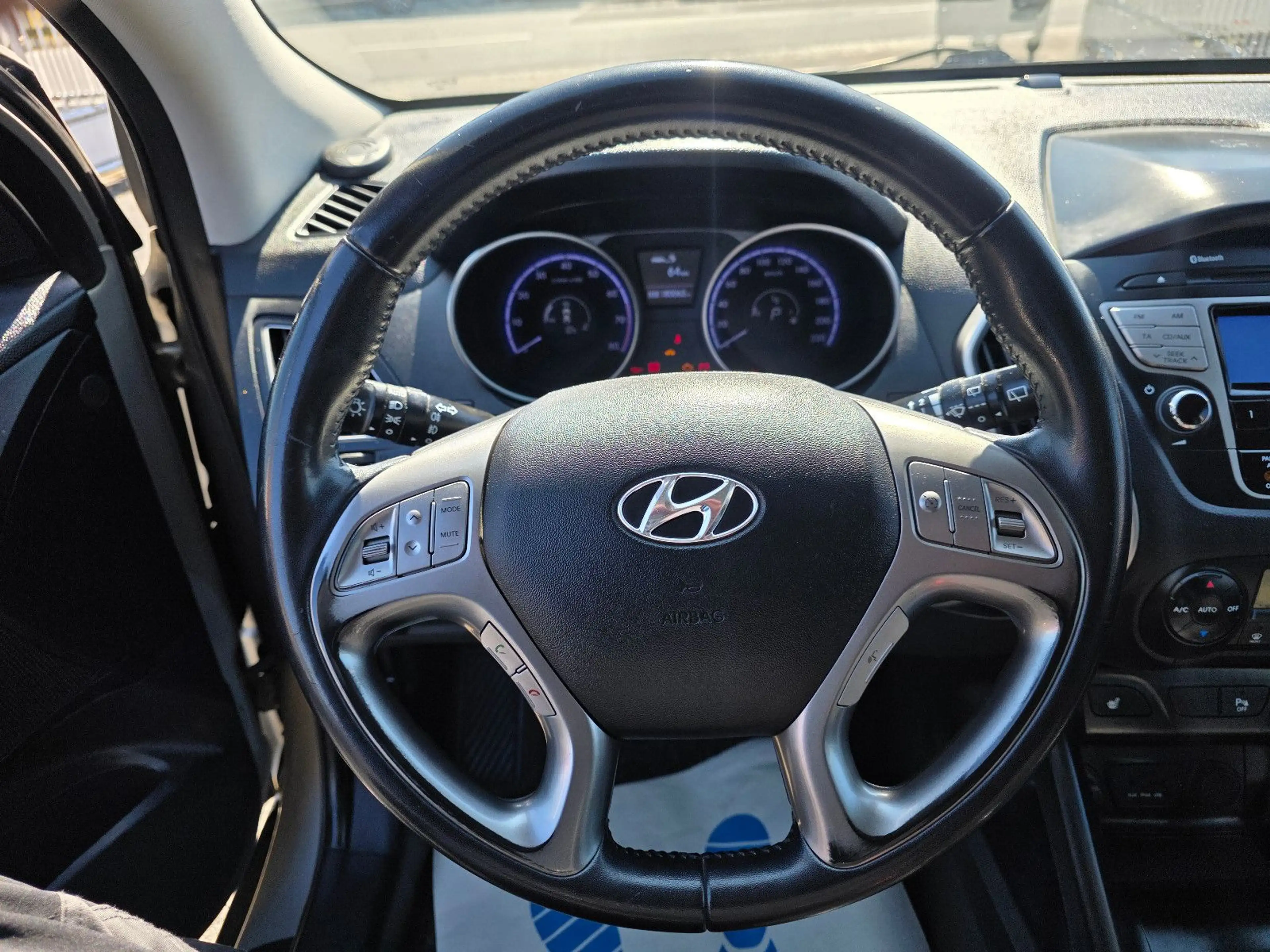 Hyundai iX35 Premium 4WD 4x4 Anhängerkupplung — photo 13