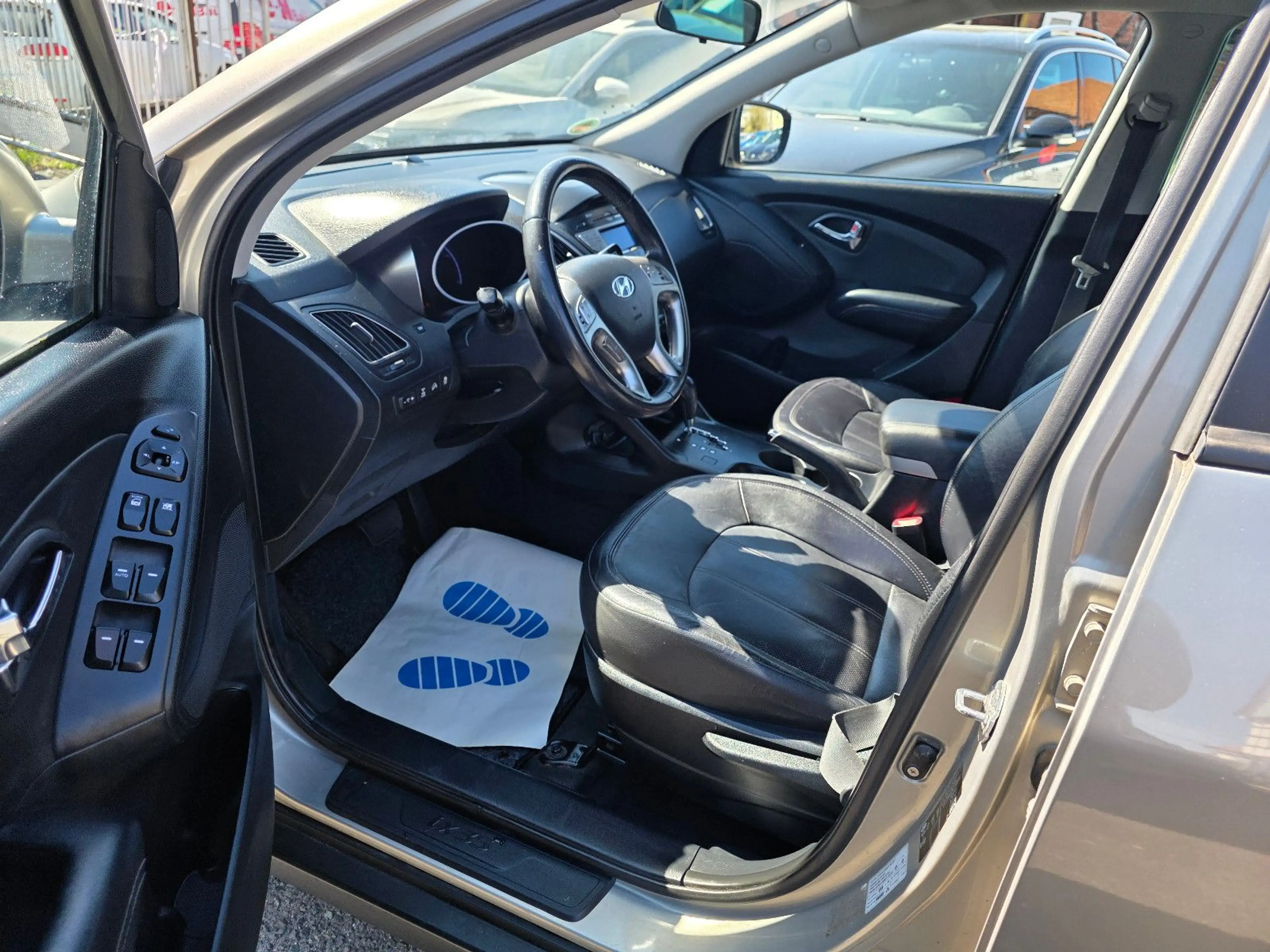 Hyundai iX35 Premium 4WD 4x4 Anhängerkupplung — photo 10