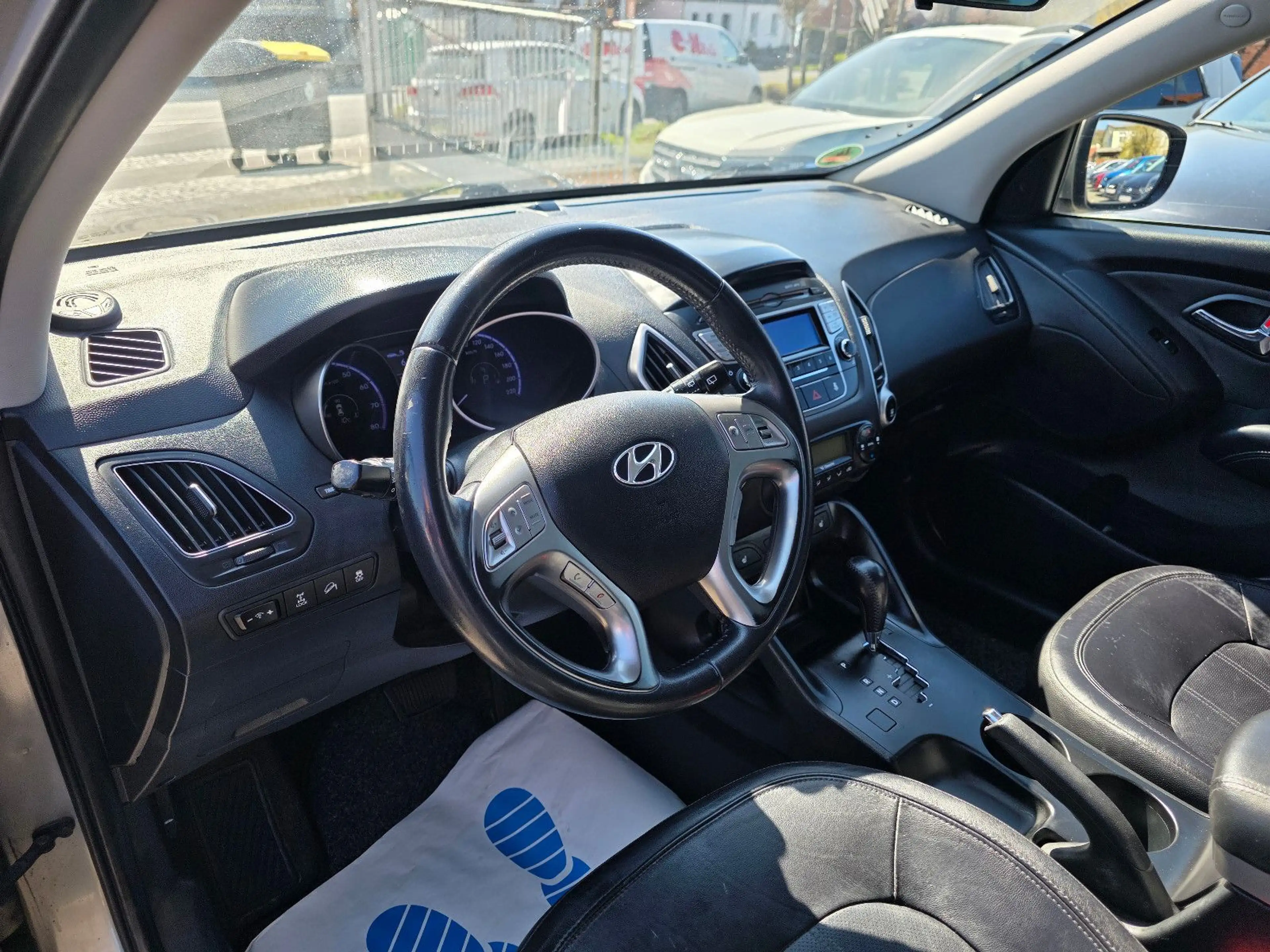 Hyundai iX35 Premium 4WD 4x4 Anhängerkupplung — photo 14