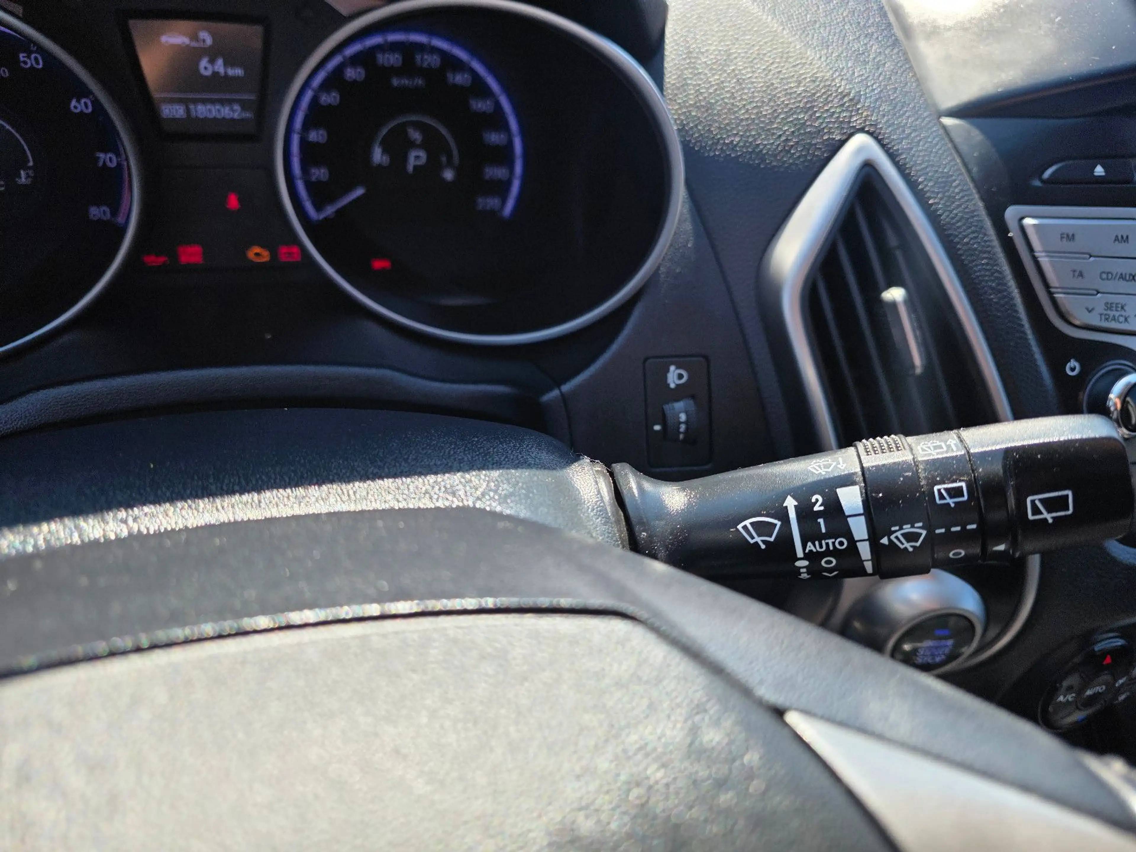 Hyundai iX35 Premium 4WD 4x4 Anhängerkupplung — photo 7