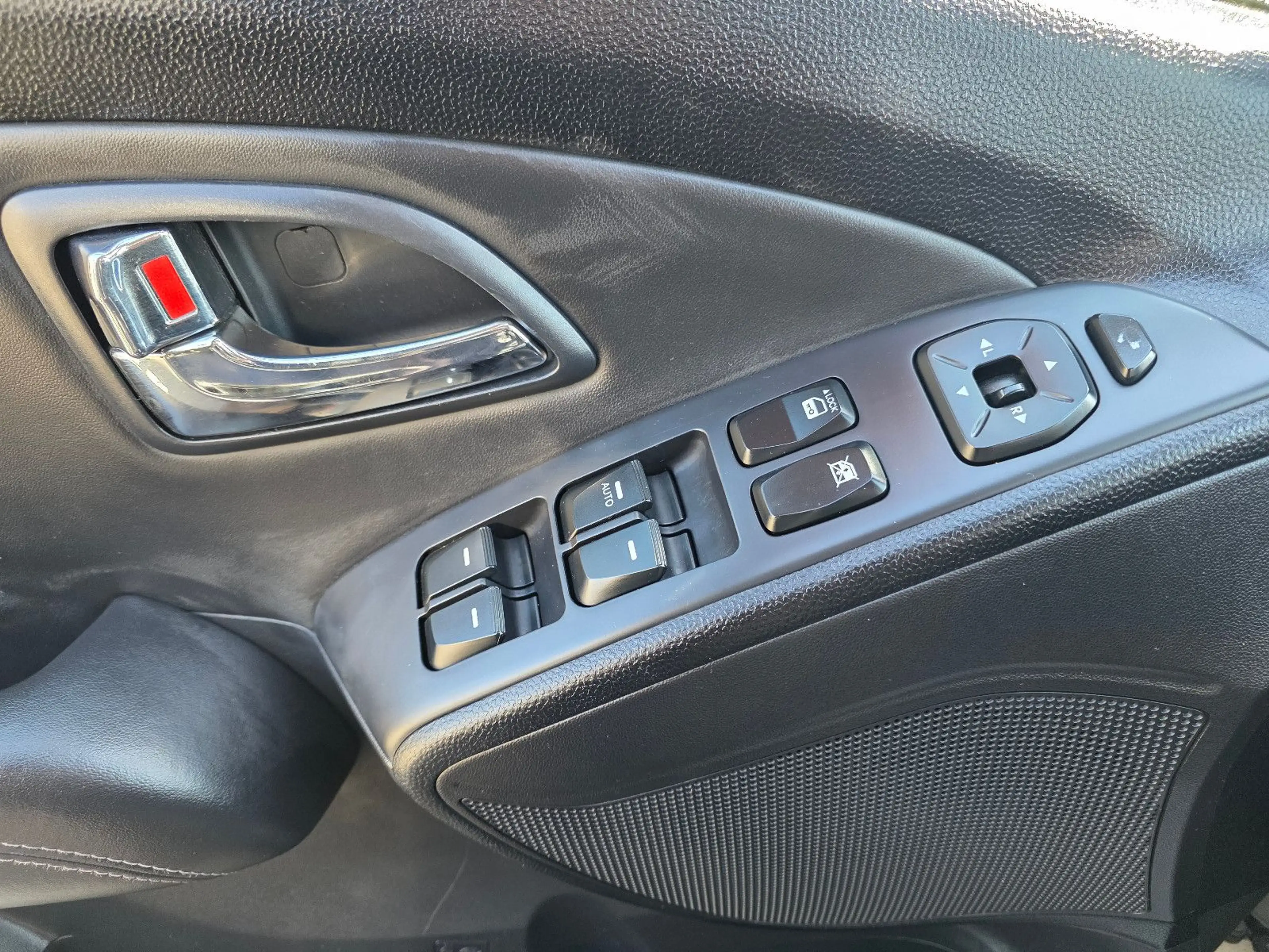 Hyundai iX35 Premium 4WD 4x4 Anhängerkupplung — photo 8
