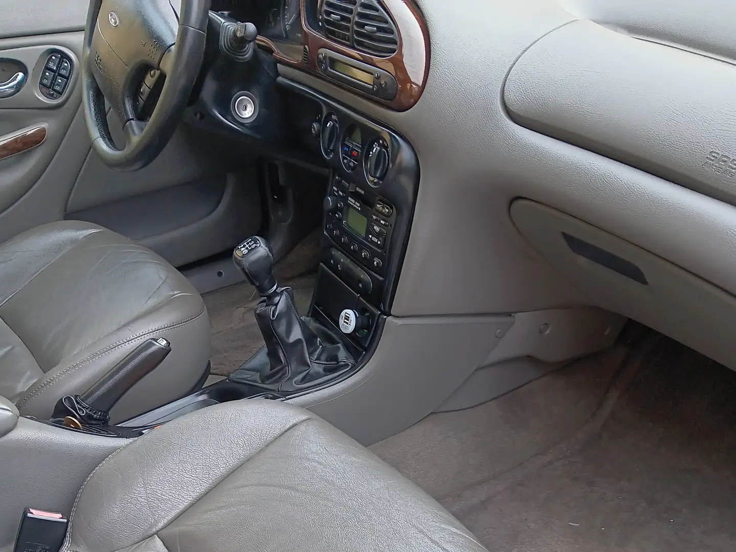 Ford Mondeo Mondeo V6 GLX Grau - 1