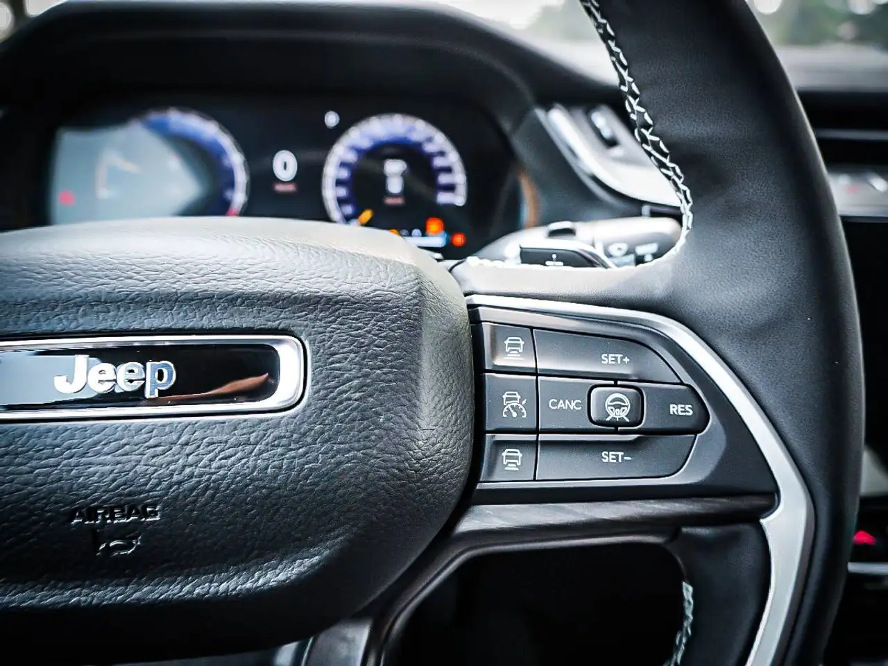 Jeep Grand Cherokee photo Jeep Grand Cherokee
