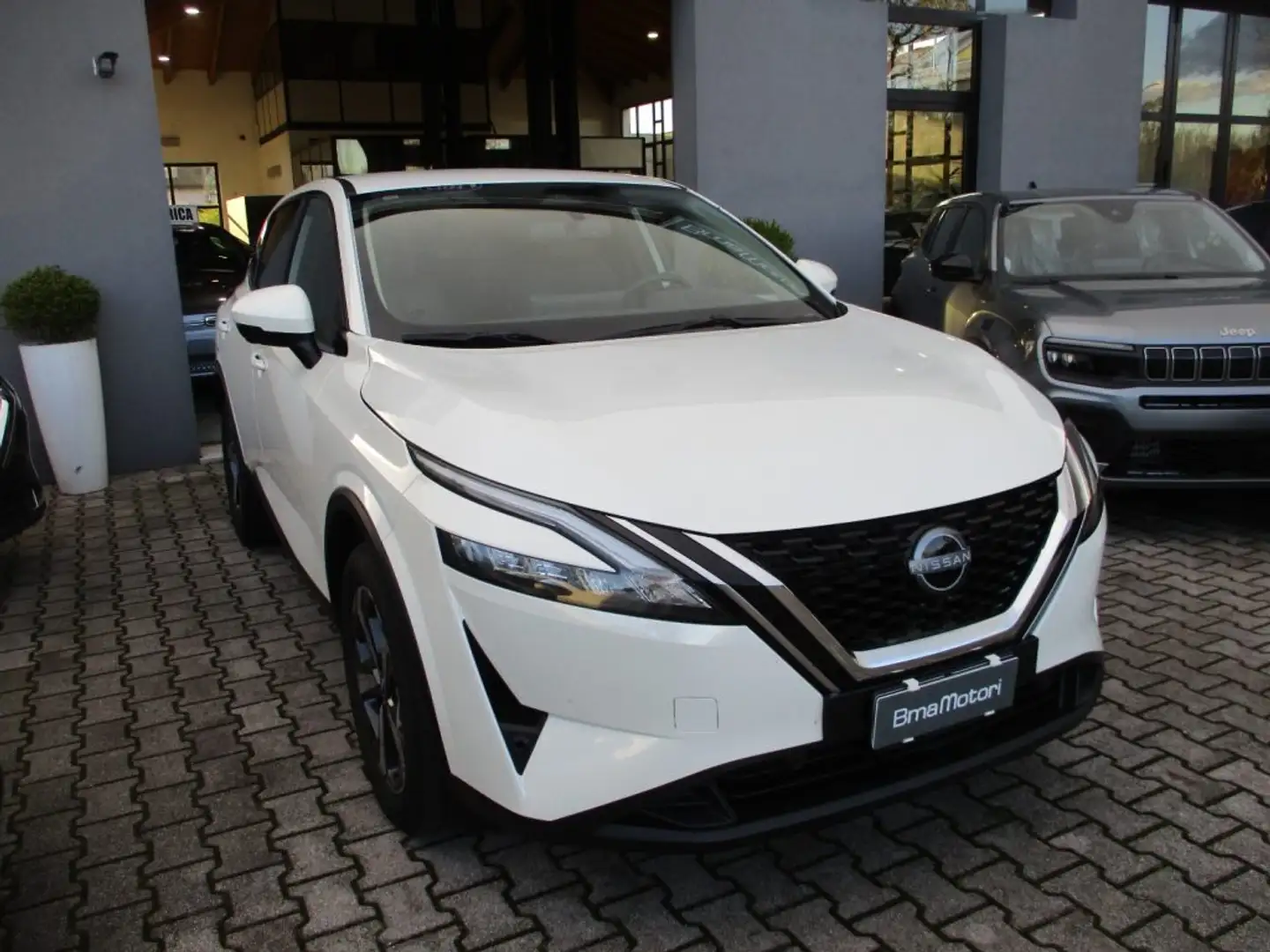 Nissan Qashqai MHEV 158 CV Xtronic N-Connecta Weiß - 2