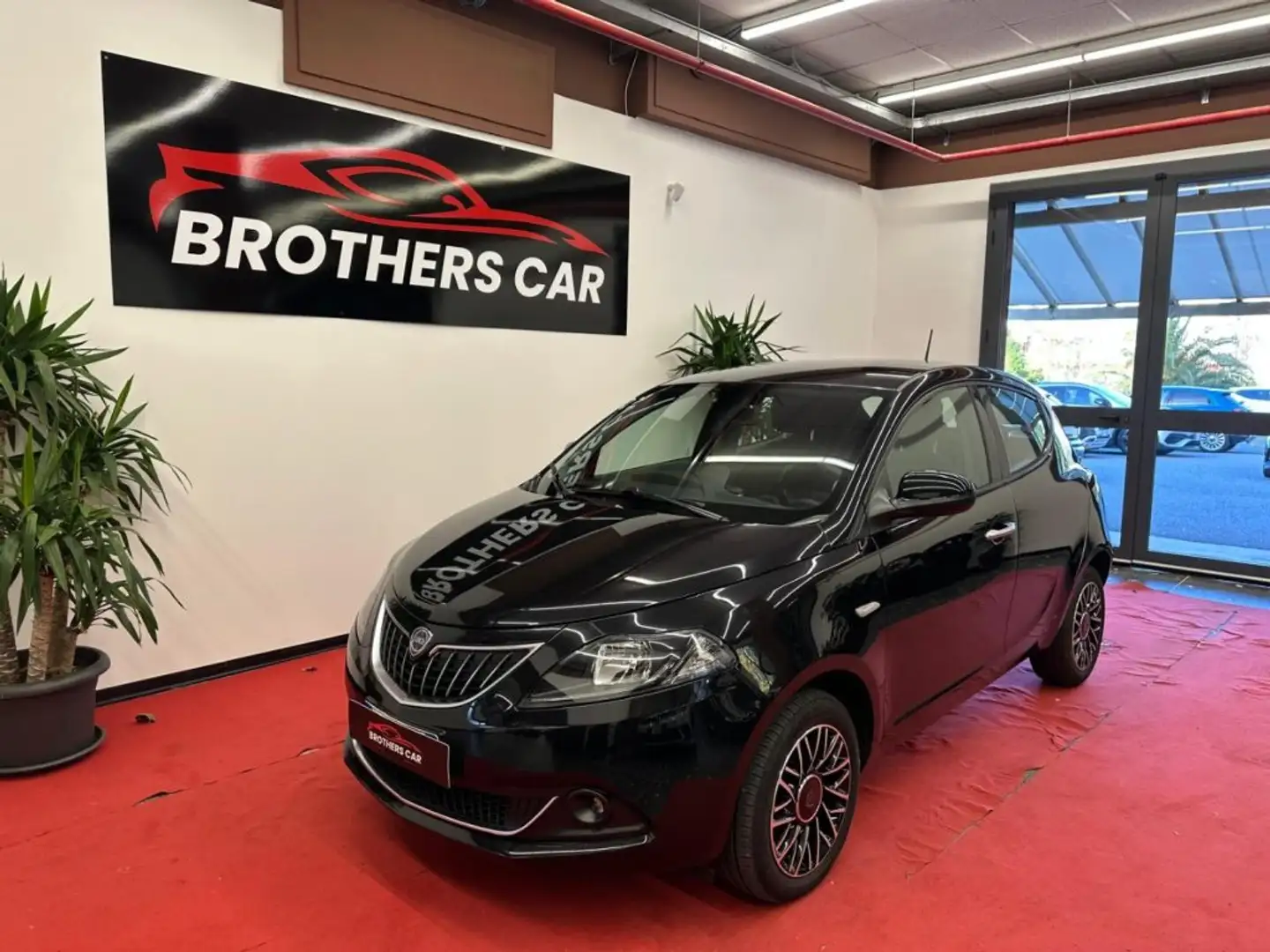 Lancia Ypsilon 1.0 5 porte S&S Hybrid Schwarz - 1