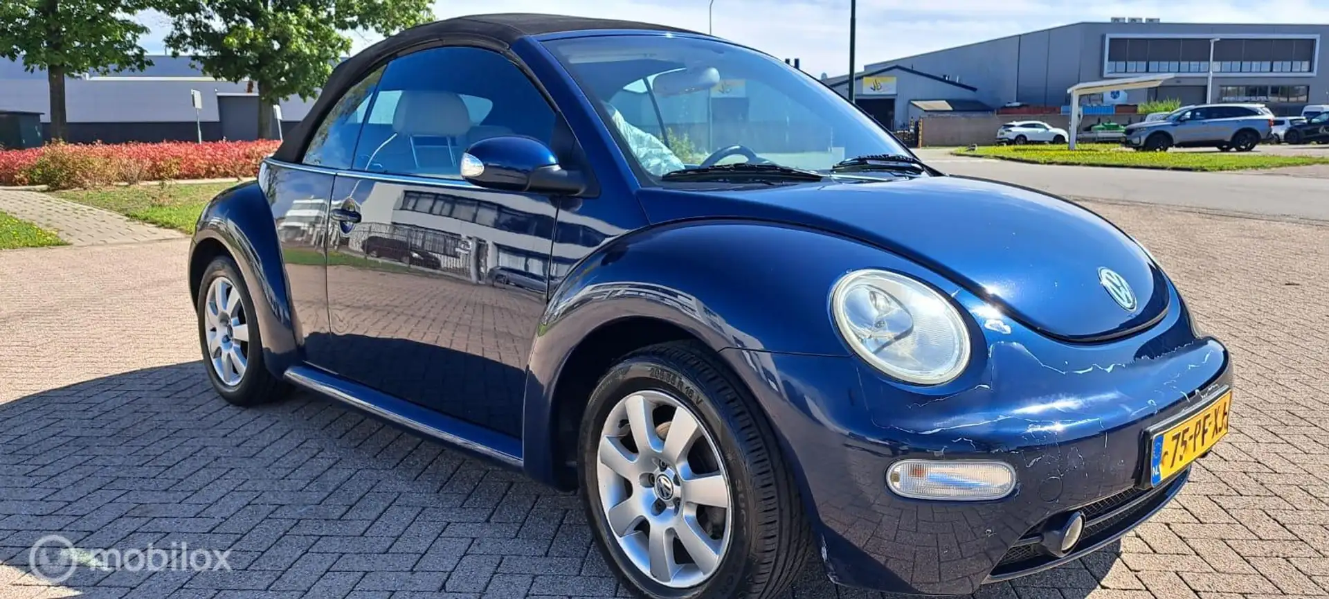 Volkswagen New Beetle Cabriolet 2.0 Highline Blauw - 2
