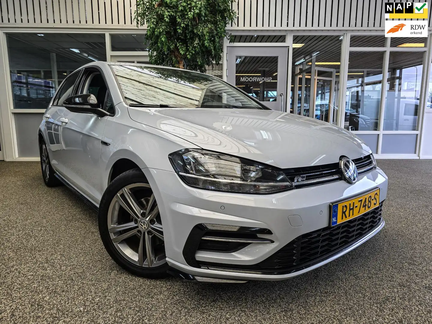 Volkswagen Golf 1.0 TSI R-Line Virtueel Cockpit Navi Massage Acc. Wit - 1
