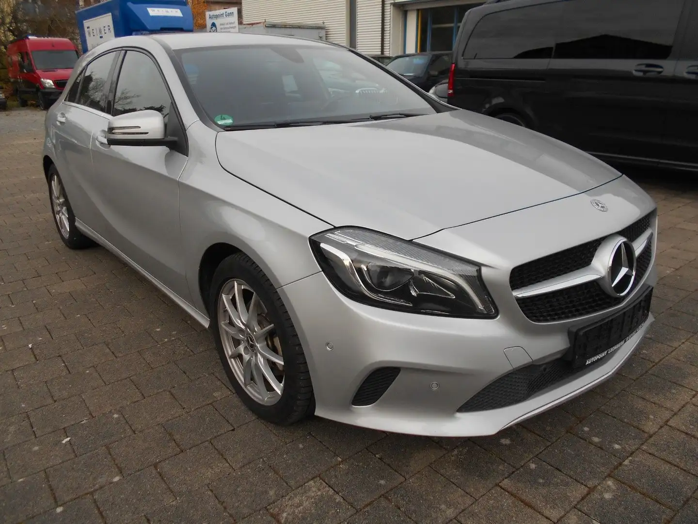 Mercedes-Benz A 180 A A 180 BlueEfficiency Silber - 1