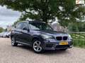 BMW X1 SDrive20i High Executive | Pano + Cruise + Navi Nu Grijs - thumbnail 1