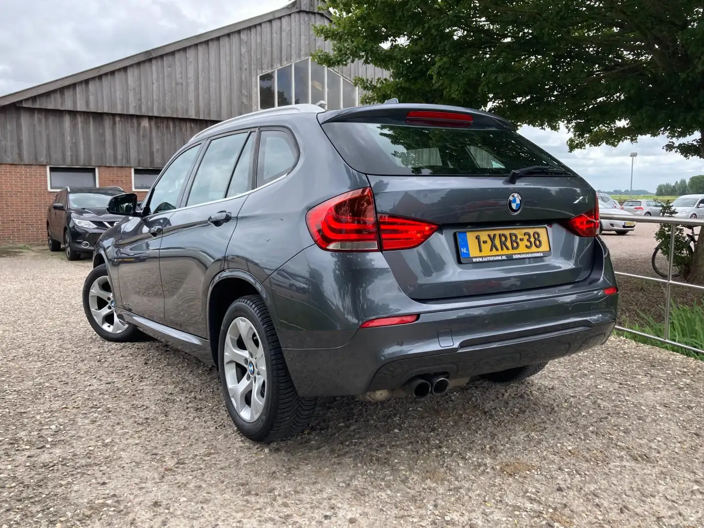 BMW X1 SDrive20i High Executive | Pano + Cruise + Navi Nu Grijs - 2