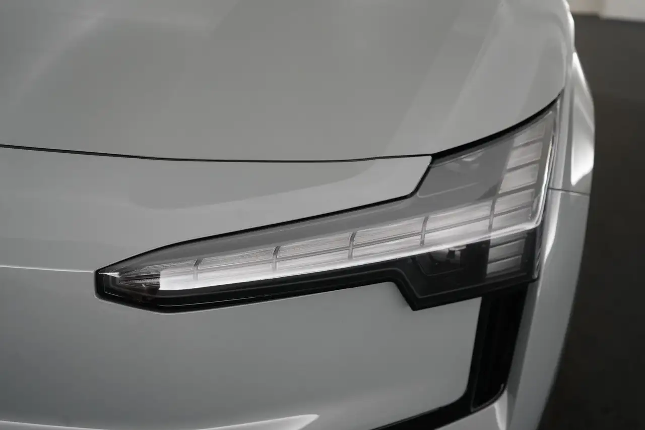 Volvo EX30 69 kWh Single Motor Ext. Range Core LED GPS CAM BL, миниатюра 18