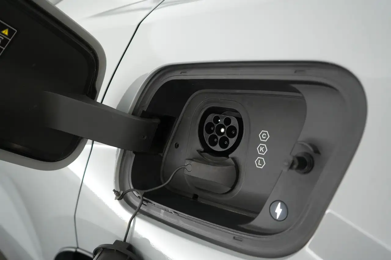 Volvo EX30 69 kWh Single Motor Ext. Range Core LED GPS CAM BL, миниатюра 26