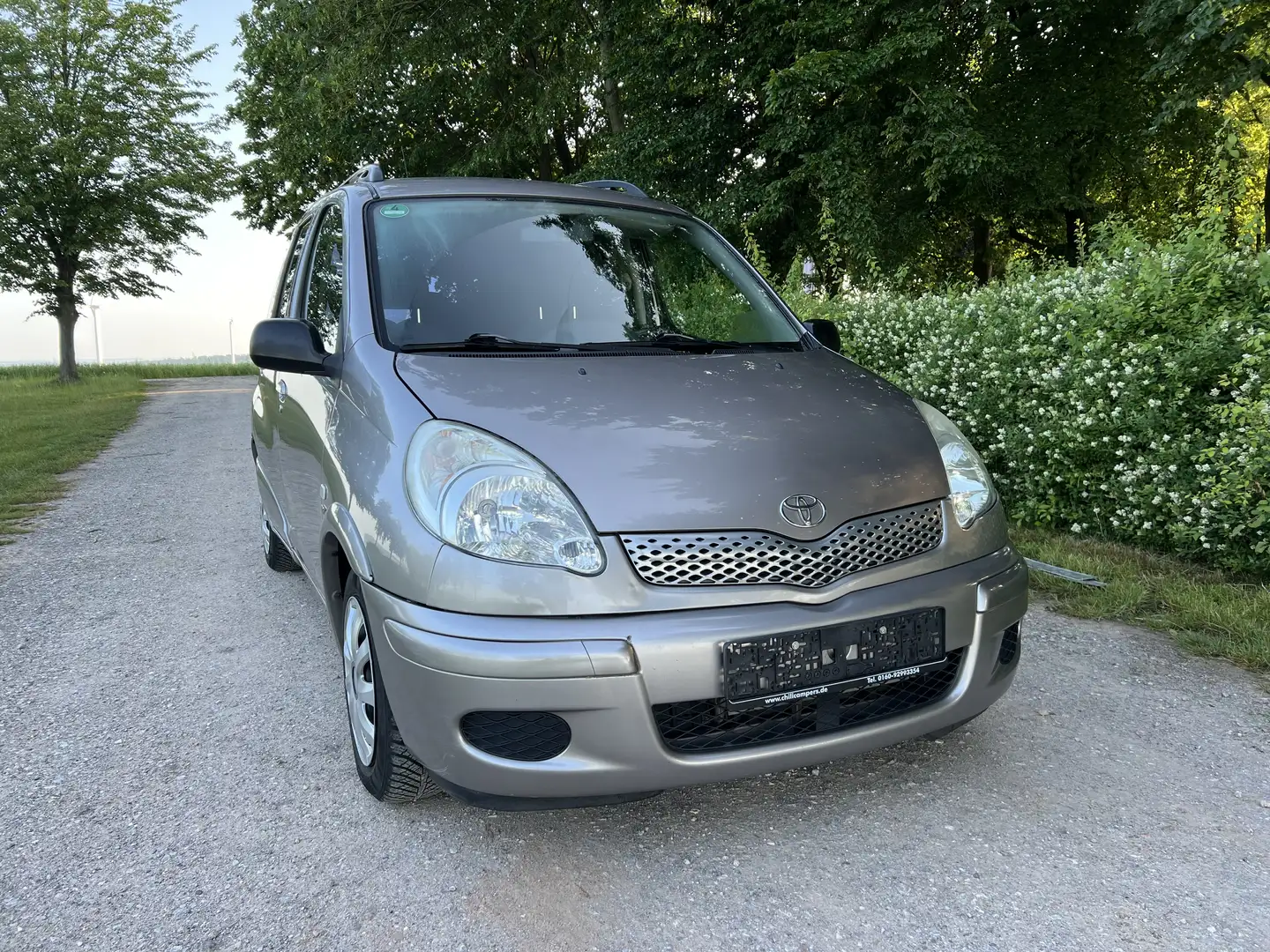 Toyota Yaris Verso 1.3 mit Klimaanlage und sehr gepflegt Silber - 2
