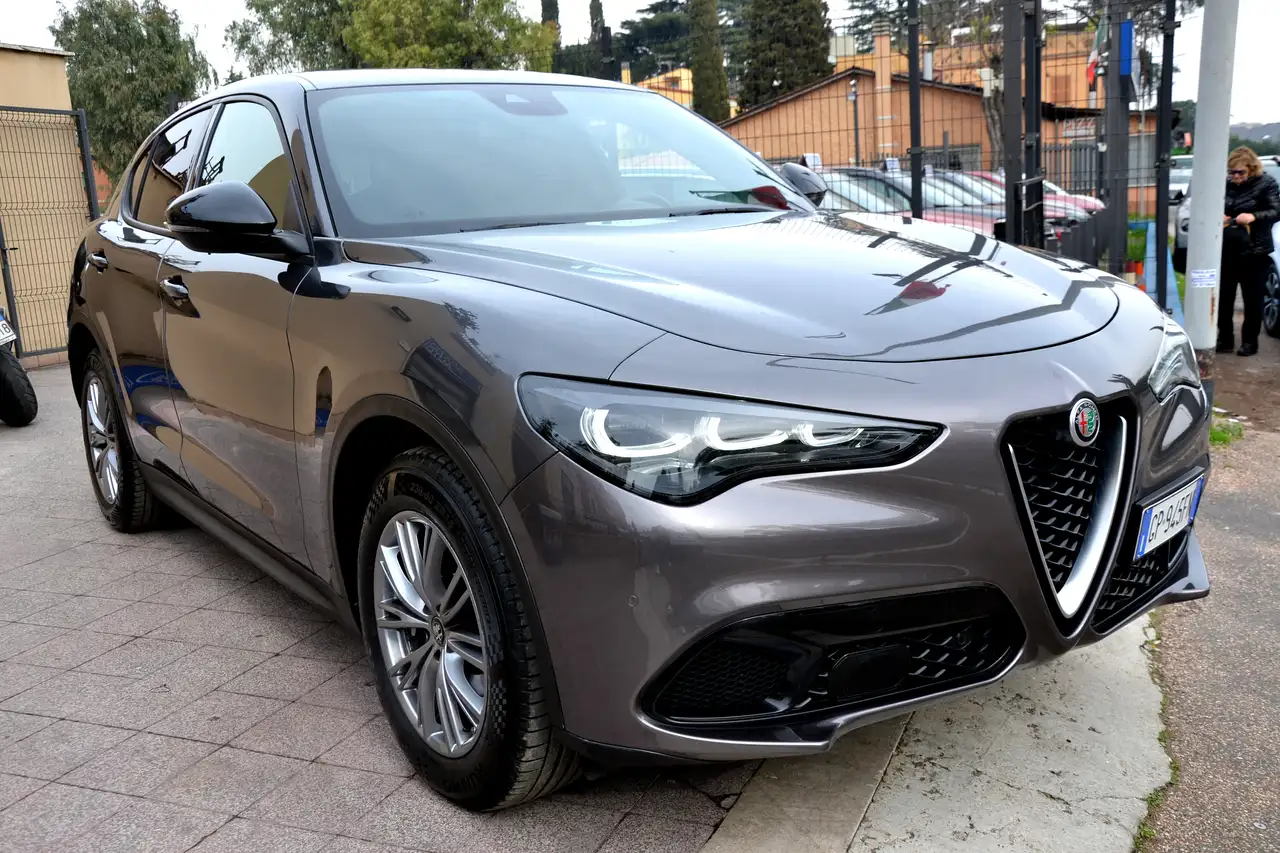 Alfa Romeo Stelvio 2023