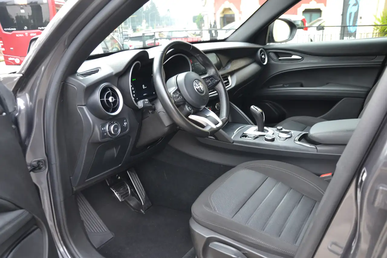 Alfa Romeo Stelvio 2023 — фото 6