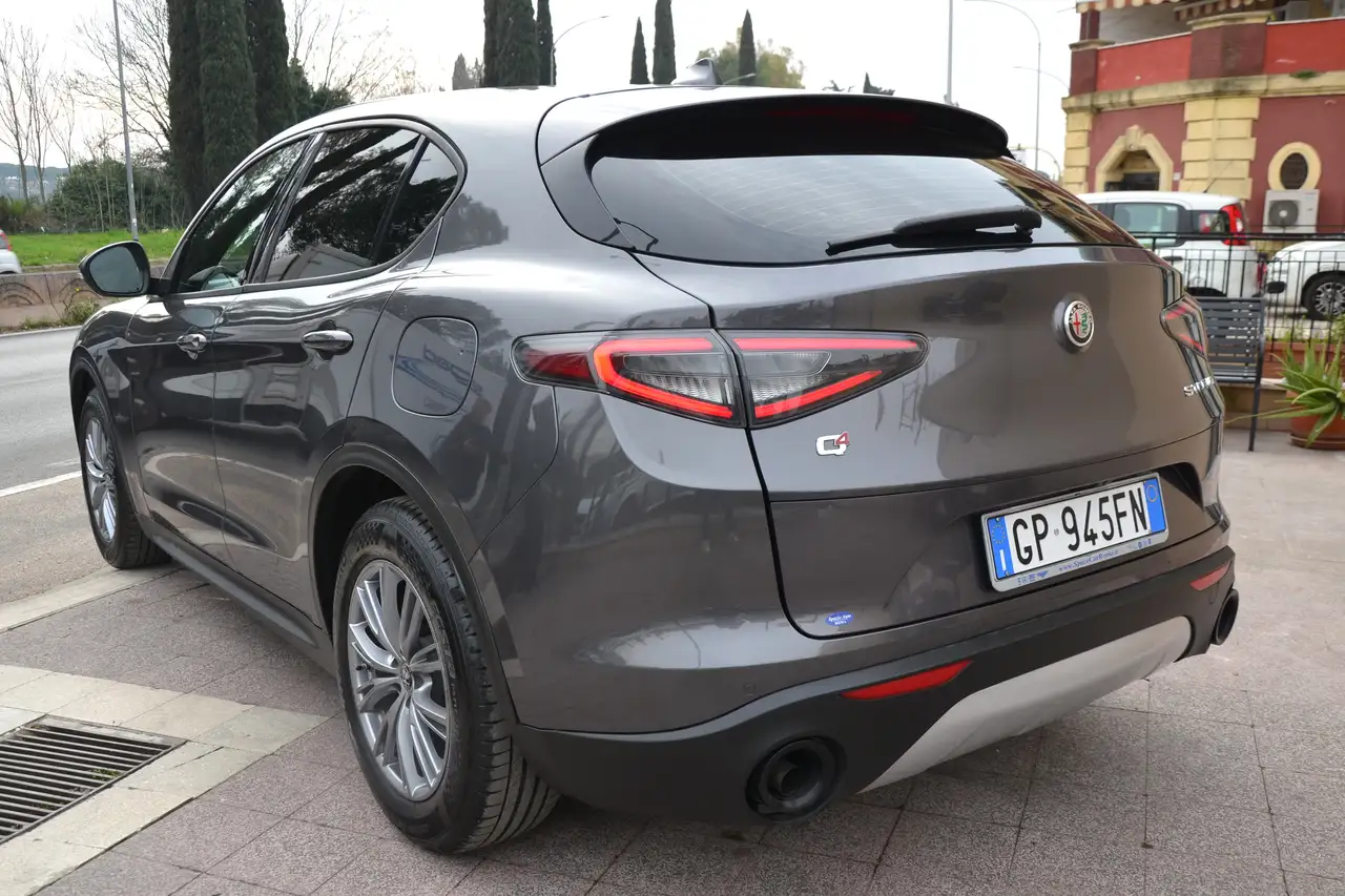 Alfa Romeo Stelvio 2023