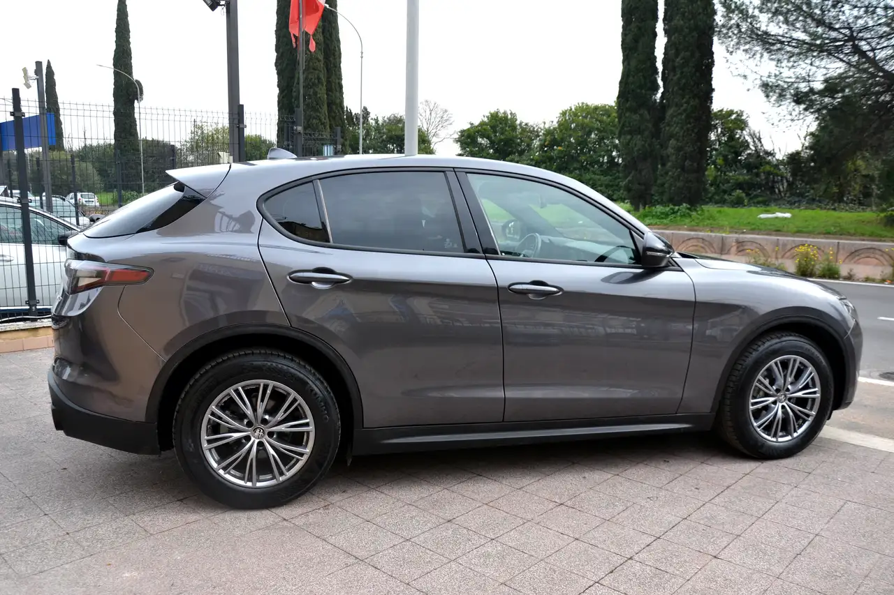 Alfa Romeo Stelvio 2023