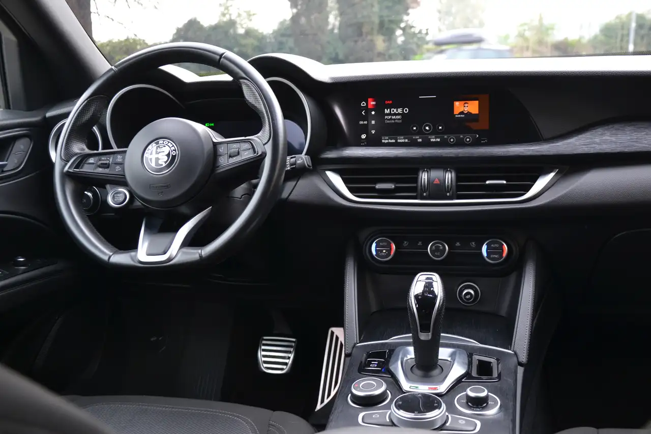 Alfa Romeo Stelvio 2023 — фото 28