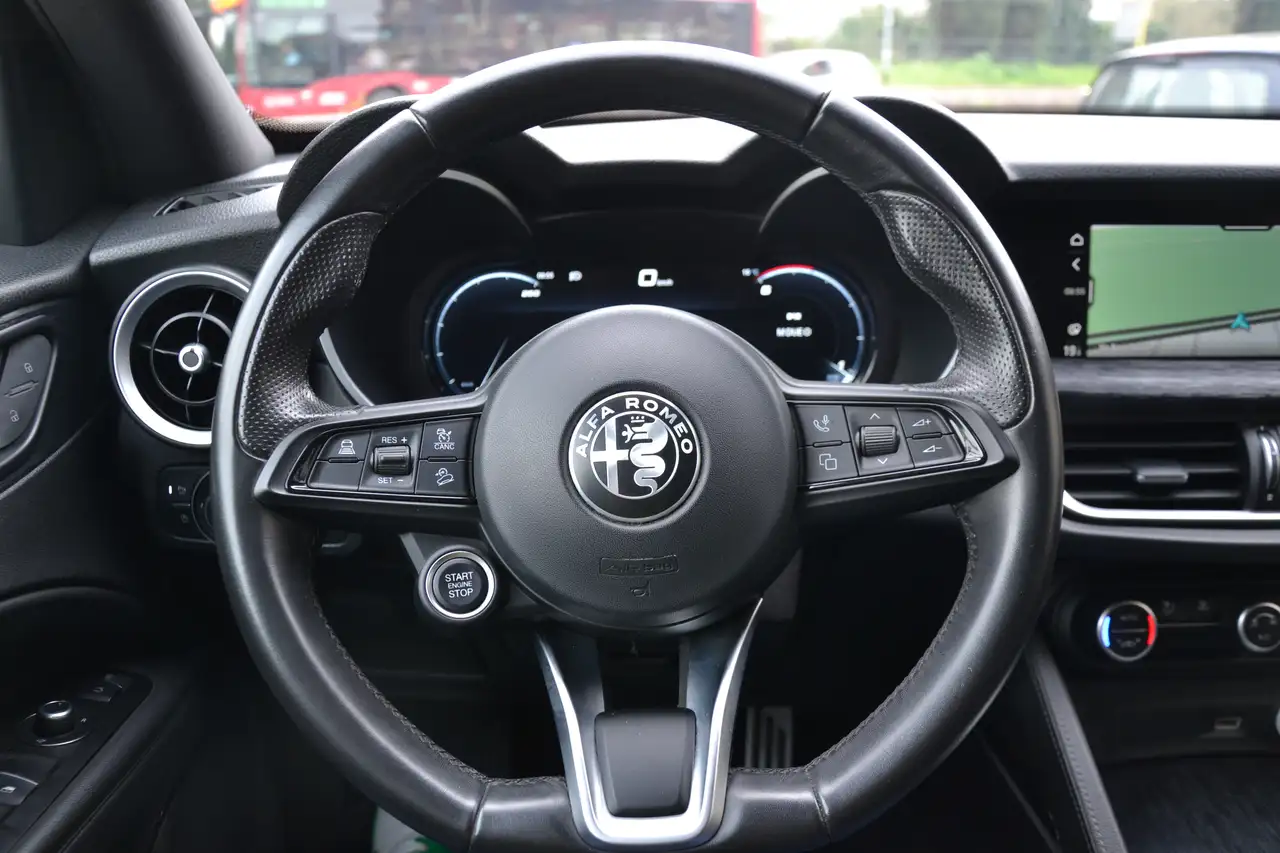 Alfa Romeo Stelvio 2023 — фото 22