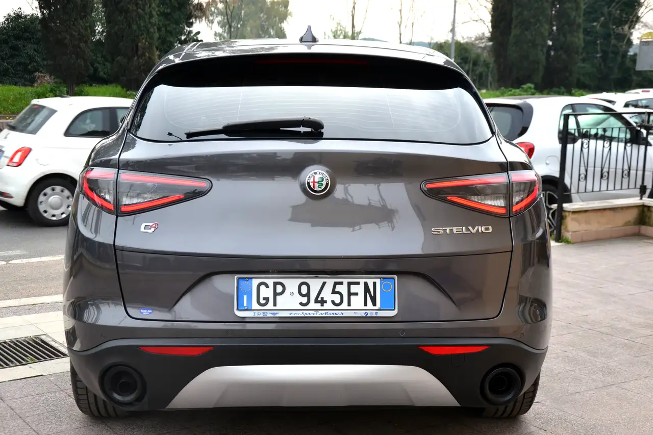 Alfa Romeo Stelvio 2023 — фото 17
