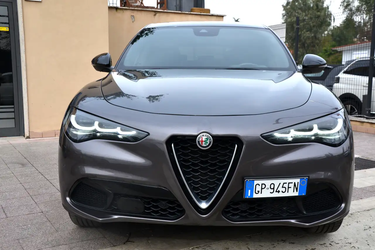 Alfa Romeo Stelvio 2023 — фото 19