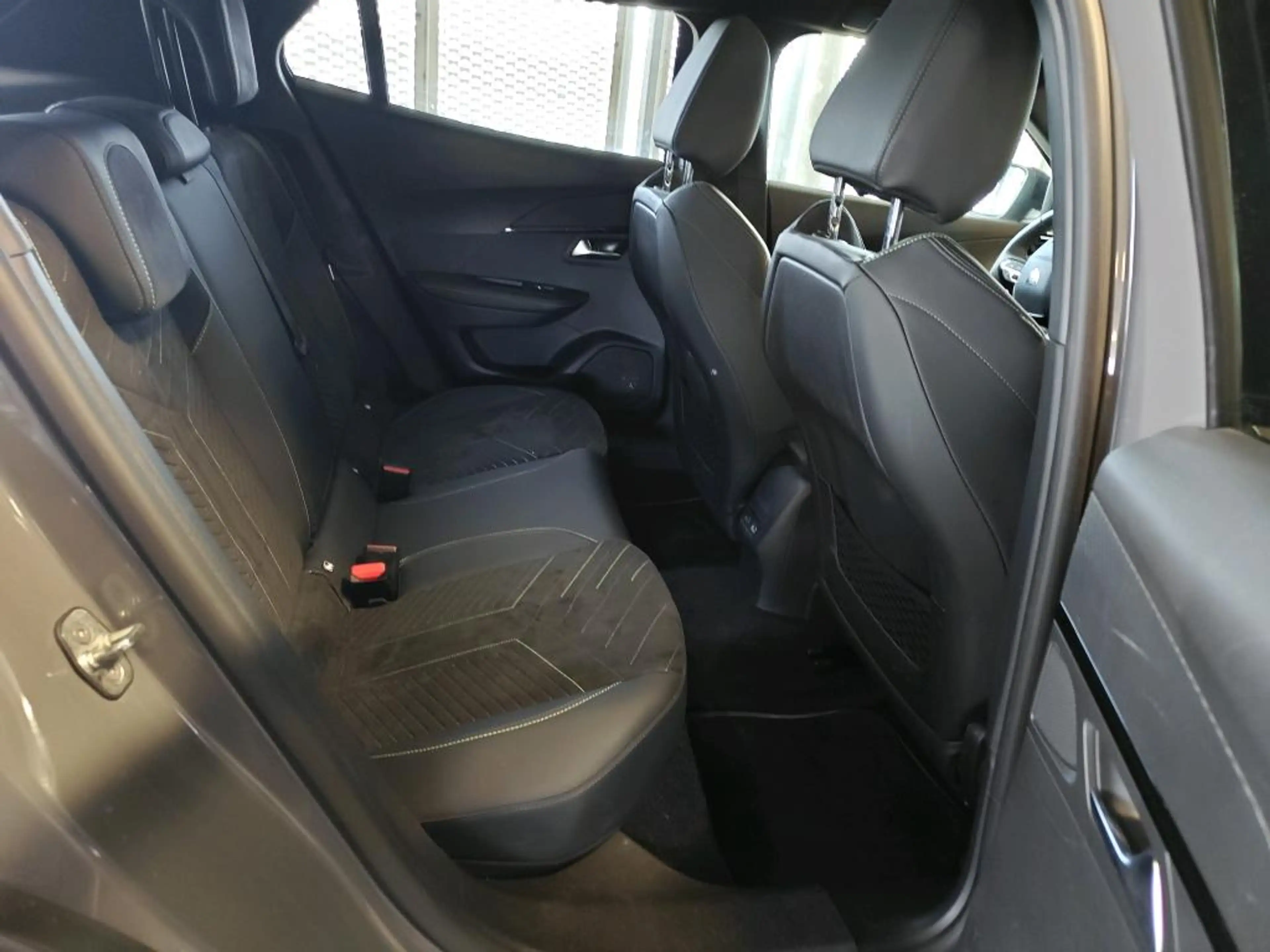 Peugeot e-2008 EV GT 54 kWh | Fase 3 laden | Panorama/schuifdak | — photo 10