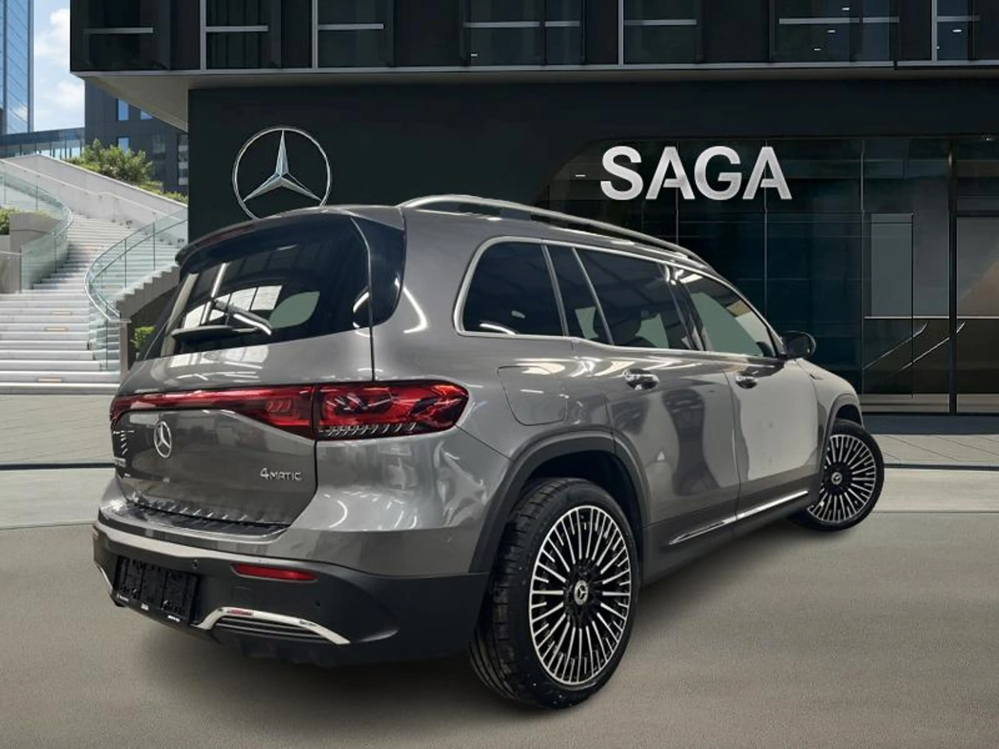 Mercedes-Benz EQB 300 4MATIC AMG Line 7 places — photo 2