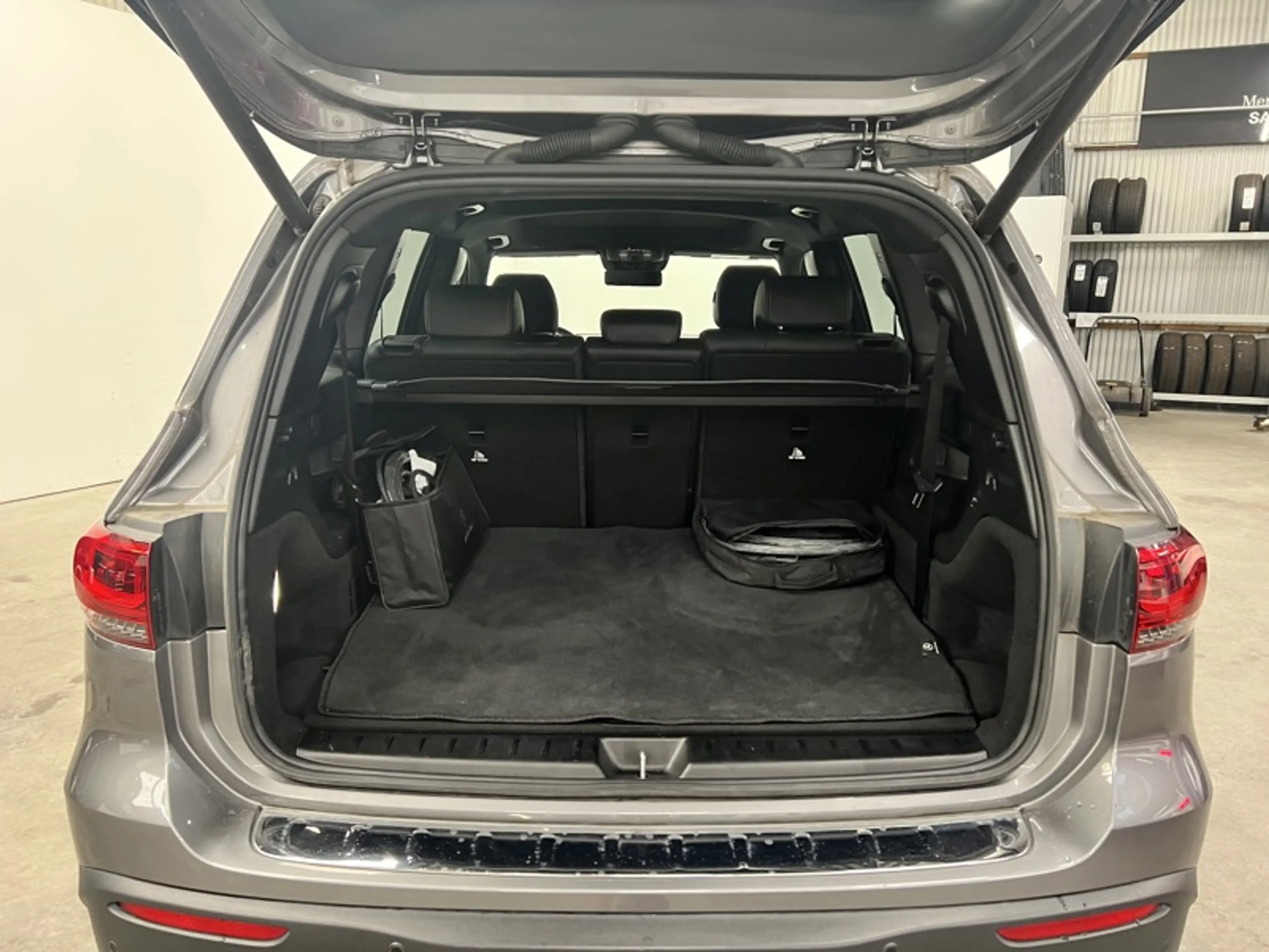 Mercedes-Benz EQB 300 4MATIC AMG Line 7 places — photo 14