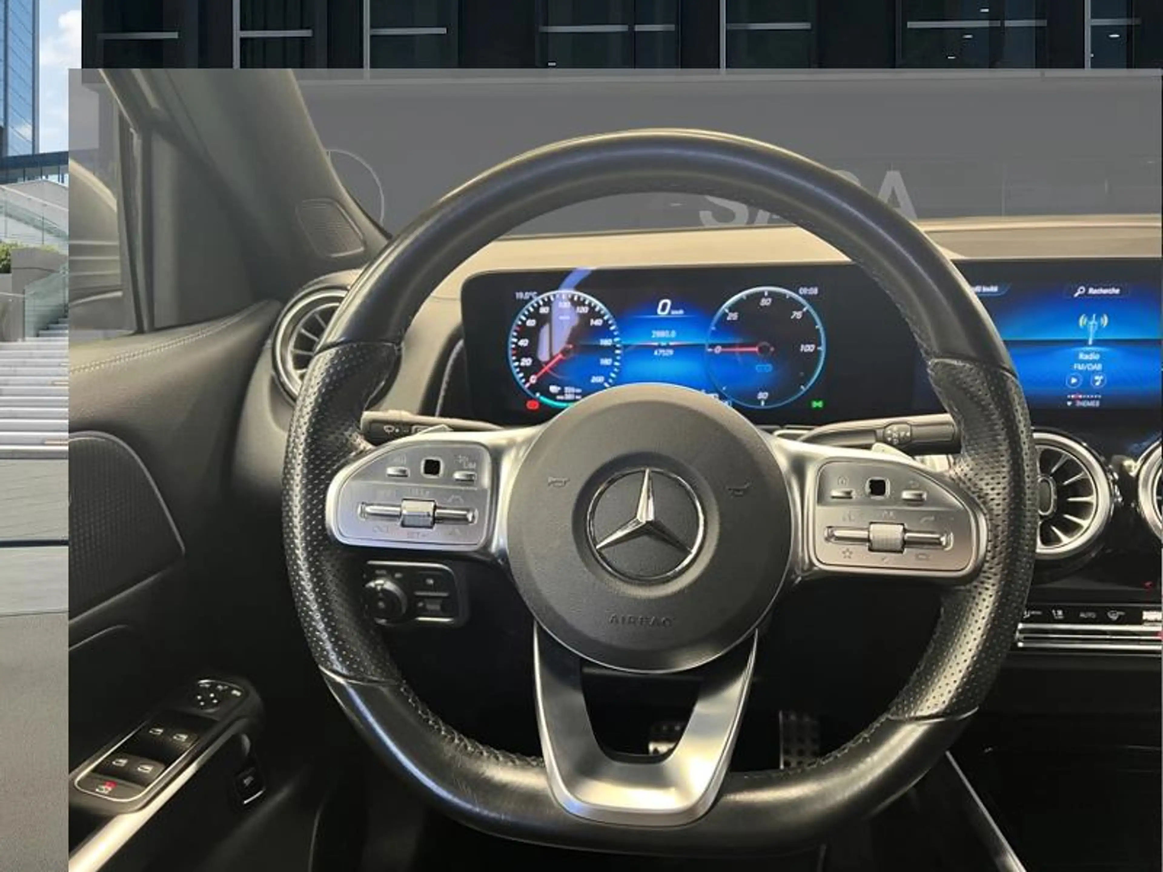 Mercedes-Benz EQB 300 4MATIC AMG Line 7 places — photo 3