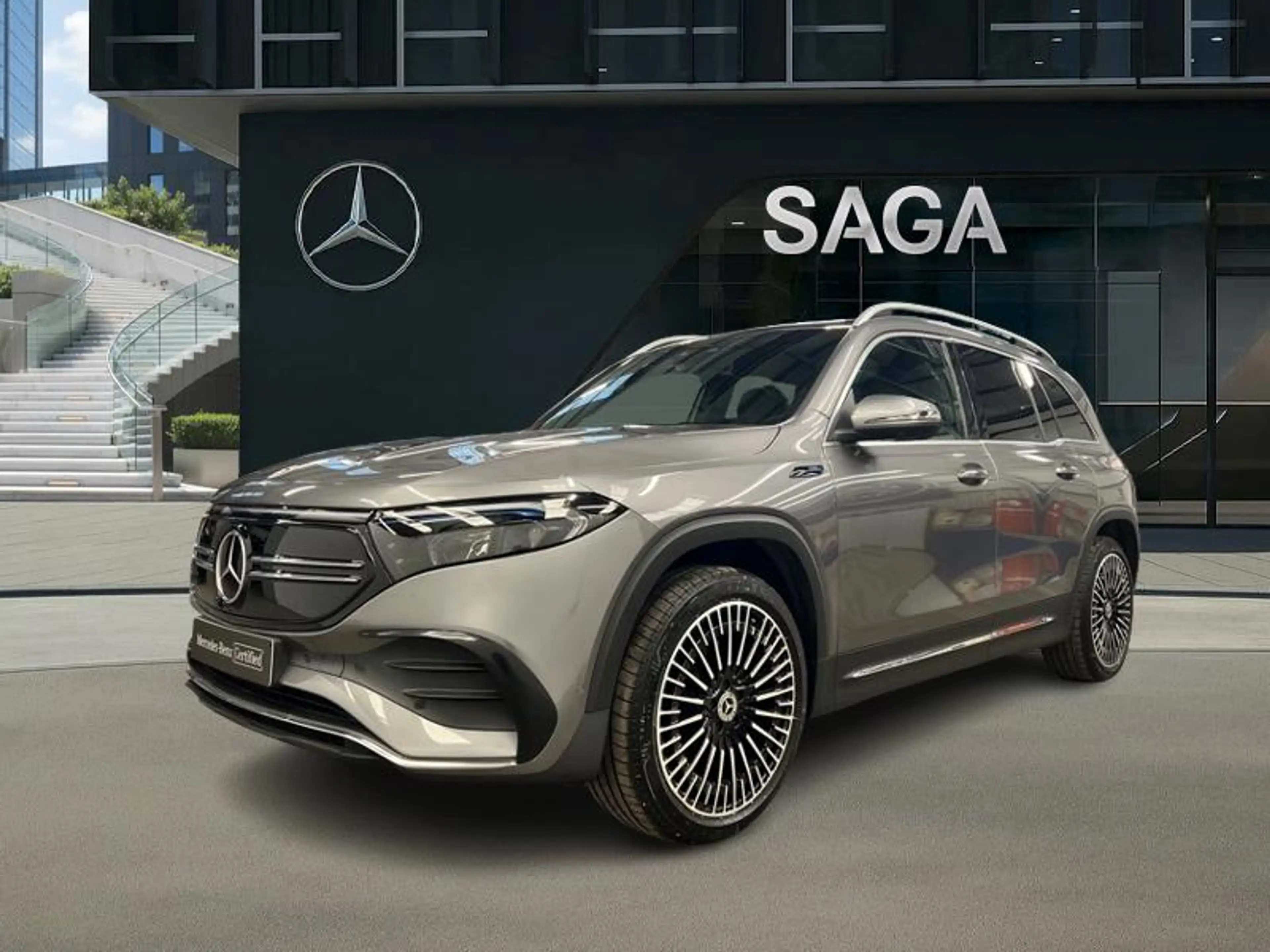 Mercedes-Benz EQB 300 4MATIC AMG Line 7 places — photo 4
