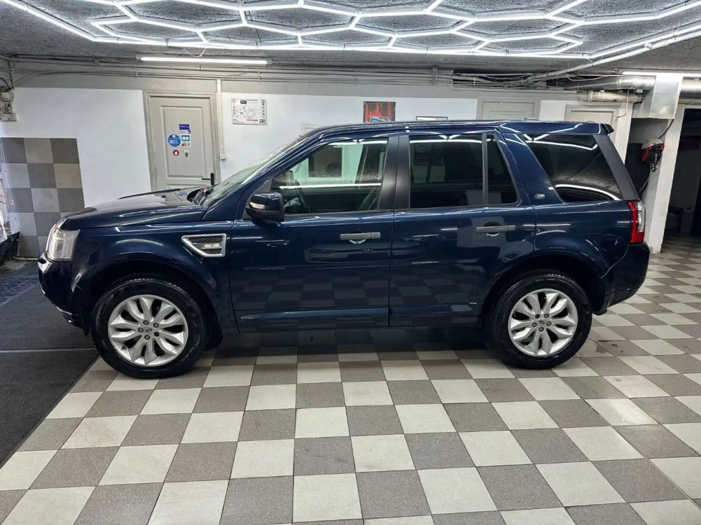 Land Rover Freelander SD4 HSE Blau - 2