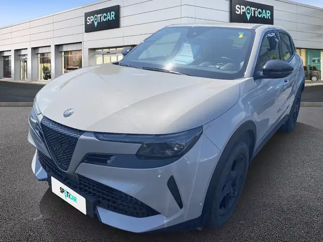 Alfa Romeo Junior 1.2 136CV Hybrid eDCT6 ibrida