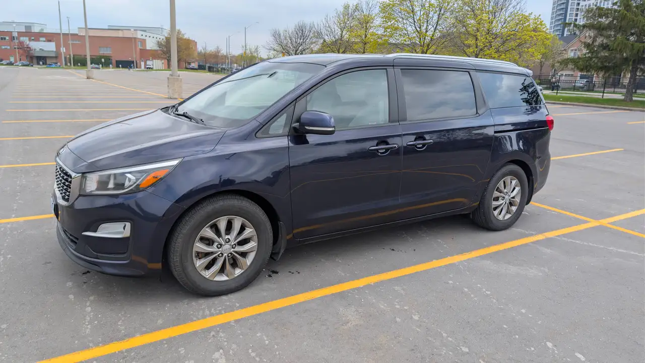 Kia Sedona снимка Kia Sedona