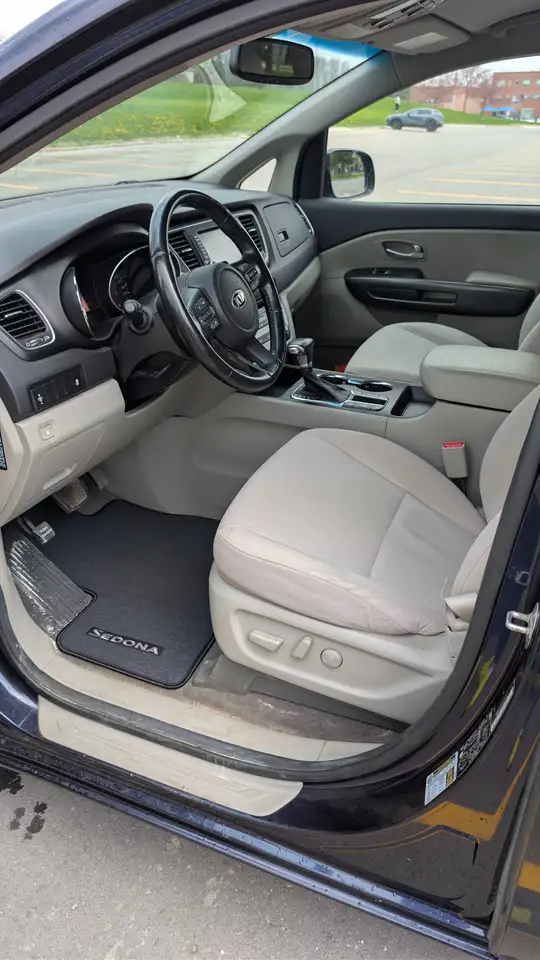 Kia Sedona снимка Kia Sedona