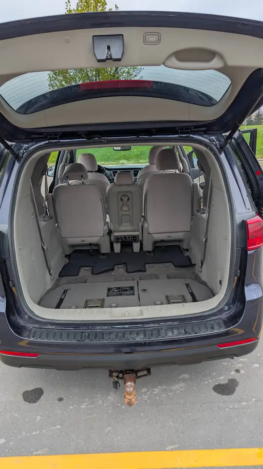 Kia Sedona снимка Kia Sedona