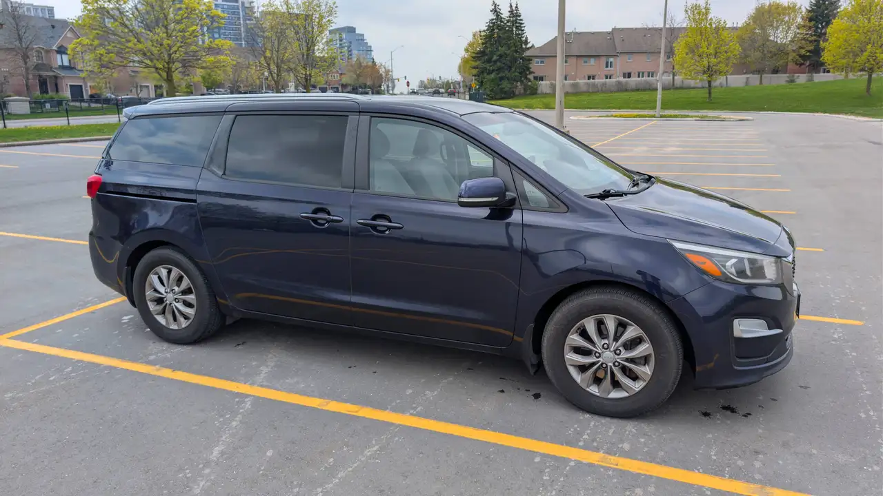 Kia Sedona снимка Kia Sedona