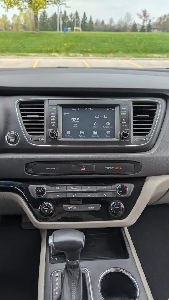 Kia Sedona снимка Kia Sedona