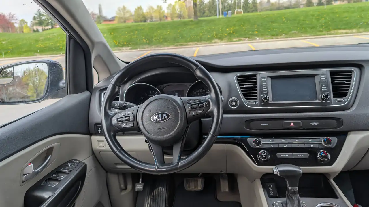 Kia Sedona снимка Kia Sedona