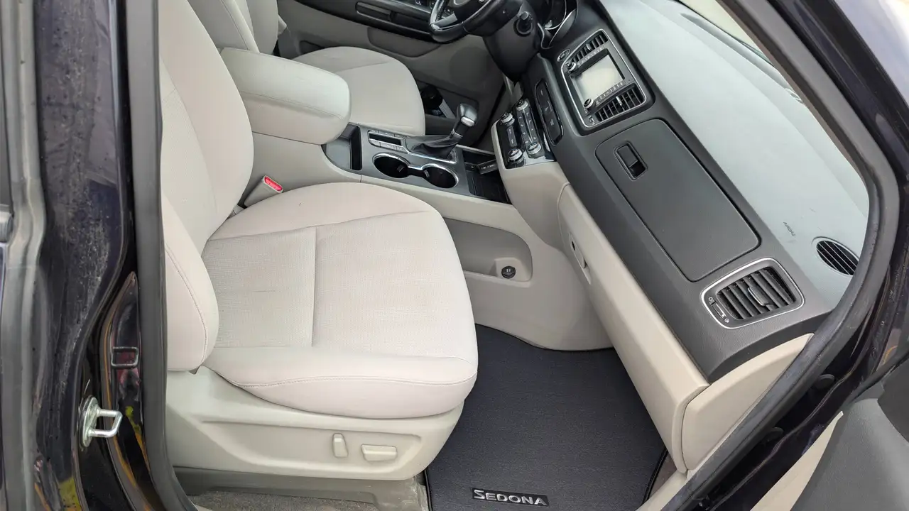 Kia Sedona снимка Kia Sedona