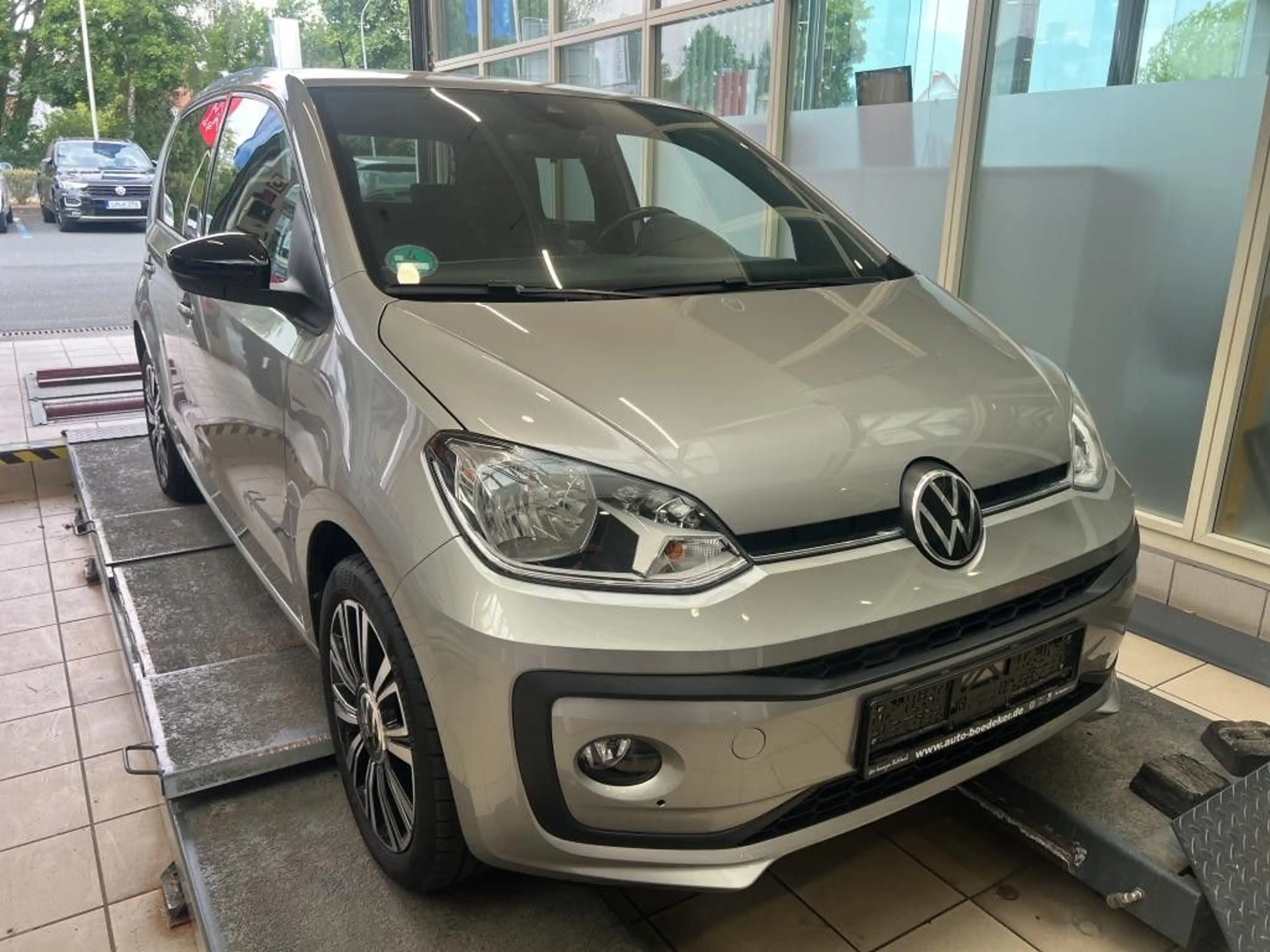 Volkswagen up! 1.0 MPI Active Maps+More R.Kamera SHZ LM" — photo 3